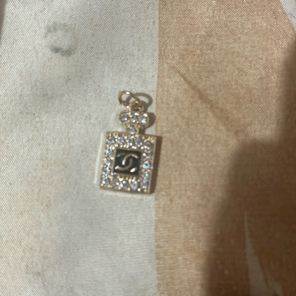 Chanel charm - Picture 1 of 3